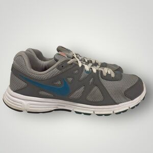 Women’s Nike Revolution 2 size 9